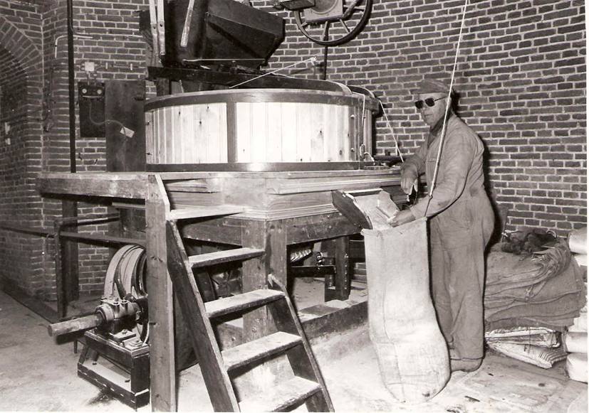 Thijsmaalstoel85.jpg (638249 bytes)